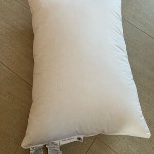 Boll&branch white Pillow 20x28"